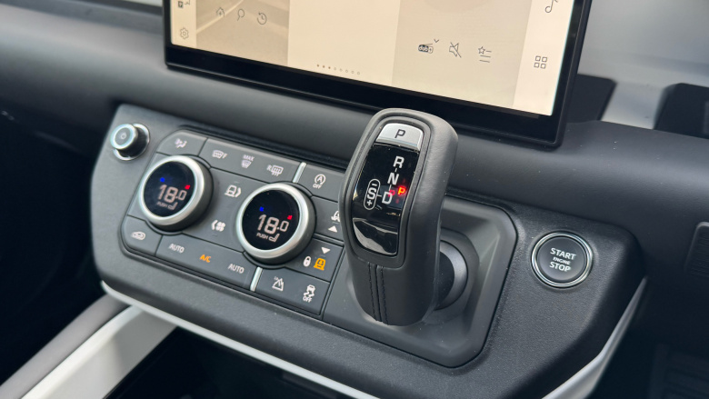 Land Rover Defender 3.0 D250 X-Dynamic HSE 90 3dr Auto Diesel Estate